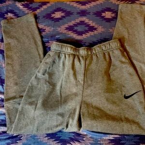 Men’s Nike dri fit sweats joggers gray Md. one blemish below pocket
